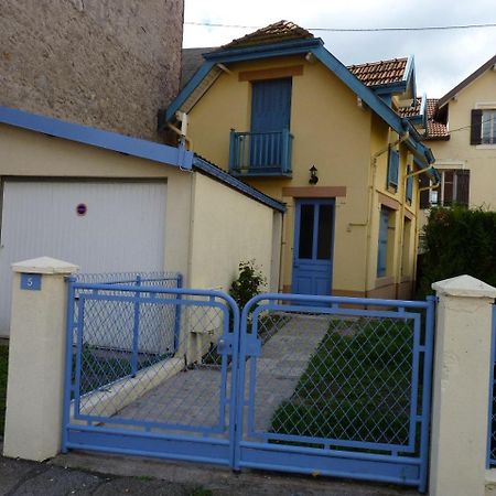 فيلا La Maison Jaune Et Bleue جوراردُميه المظهر الخارجي الصورة