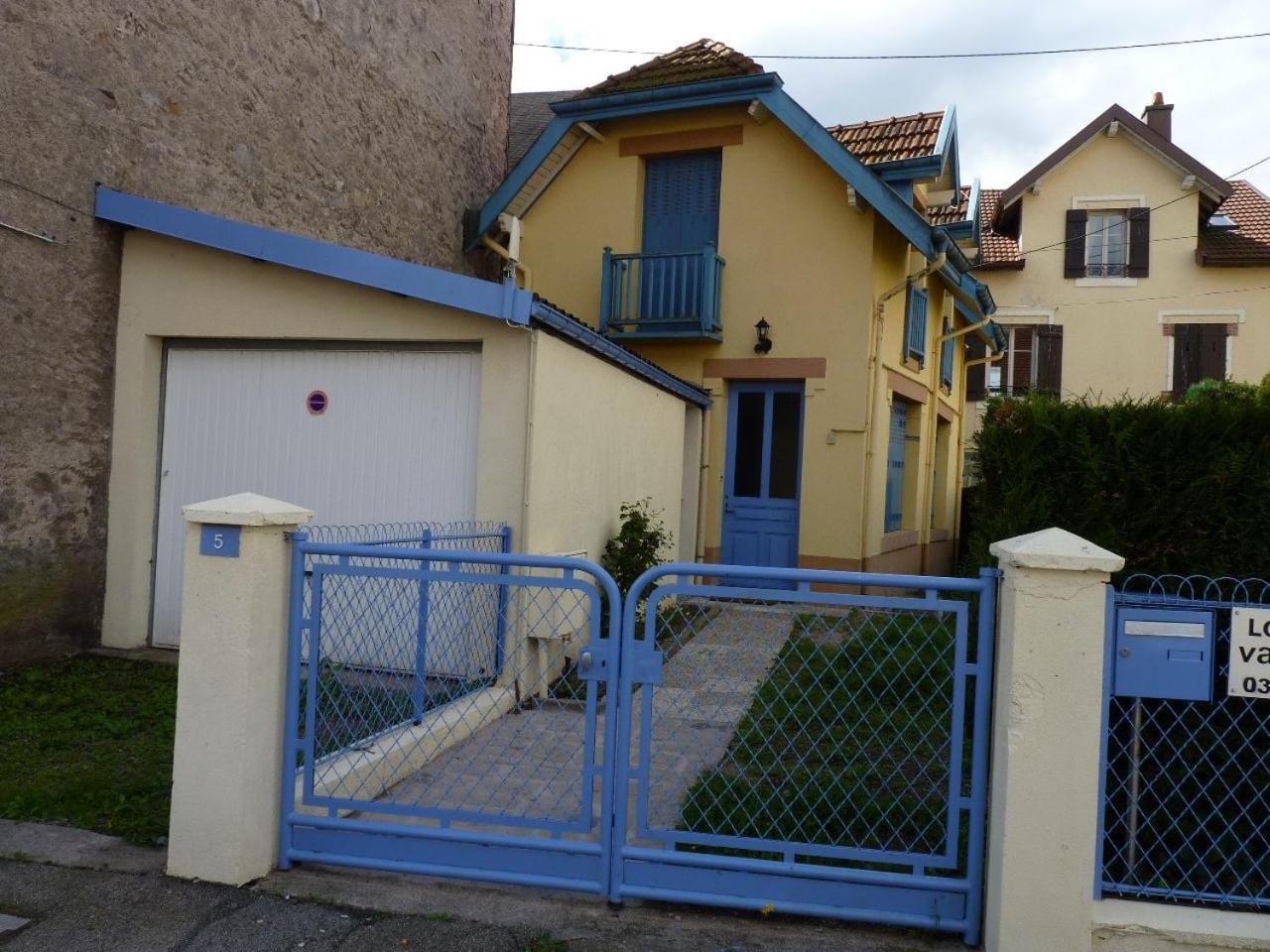فيلا La Maison Jaune Et Bleue جوراردُميه المظهر الخارجي الصورة